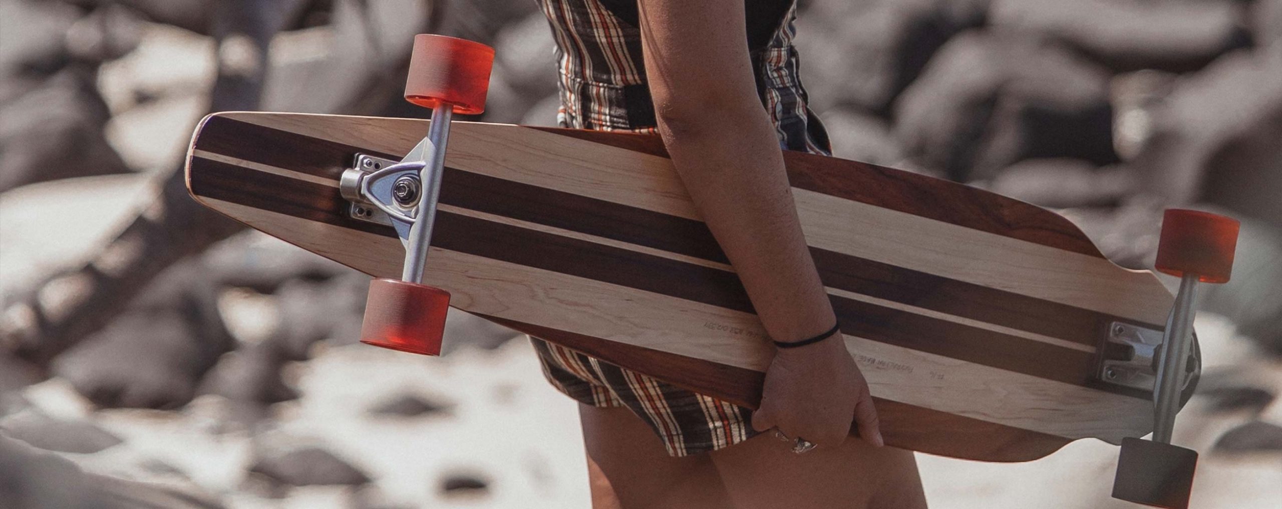 Skateboard girl beach wooden skateboard longboard